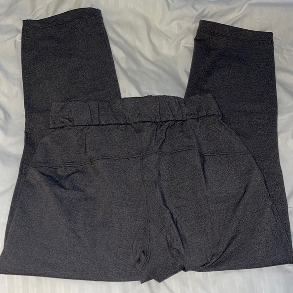 LULULEMON Capris sweatpants- grey - Picture 2 of 4